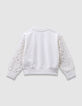 Sudadera blanca mangas ganchillo calado niña-5