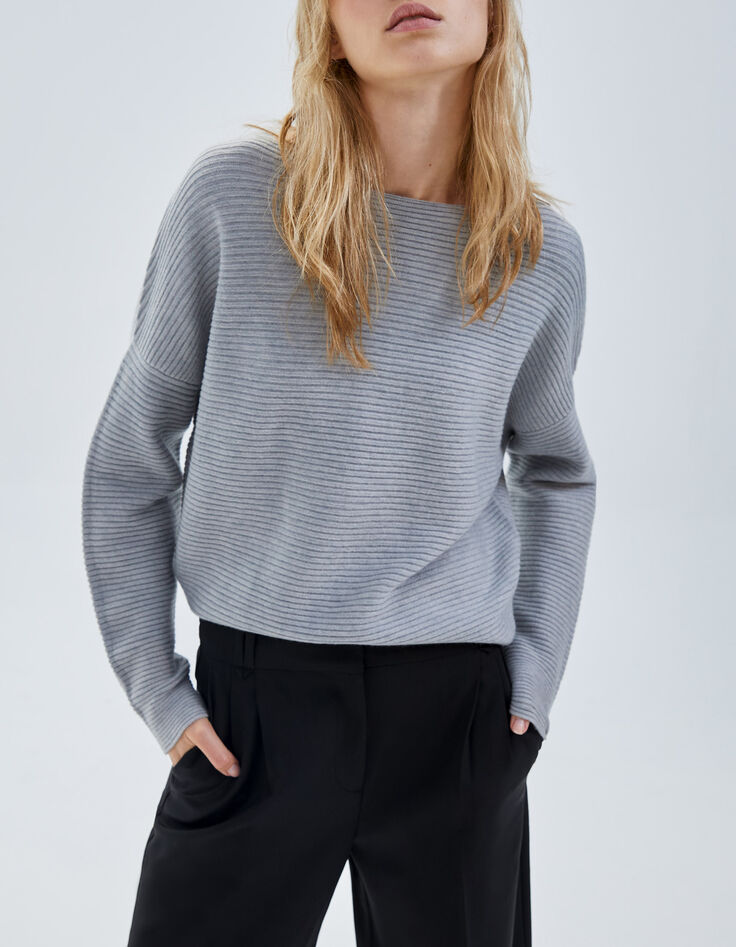 Grauer Damenstrickpullover mit U-Boot-Ausschnitt-4