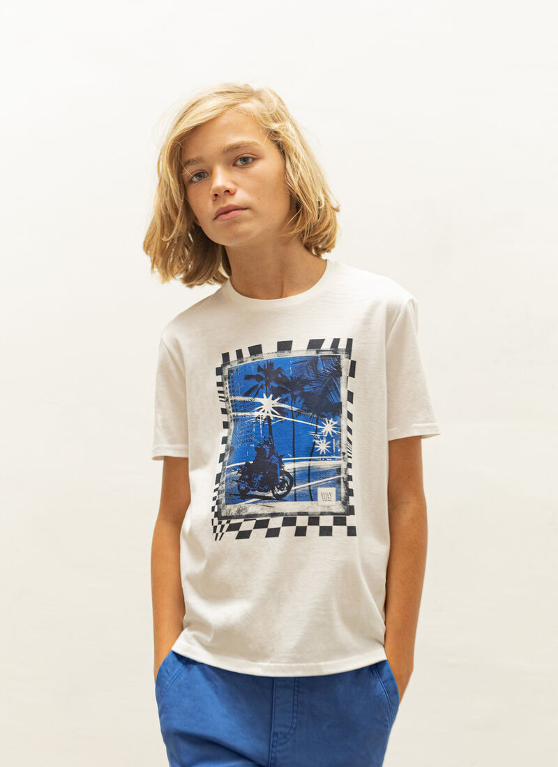 Boys’ white T-shirt with checkerboard framed rider image