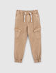 Sandbraune Jungencargohose mit Jacquard und Gummizug -1