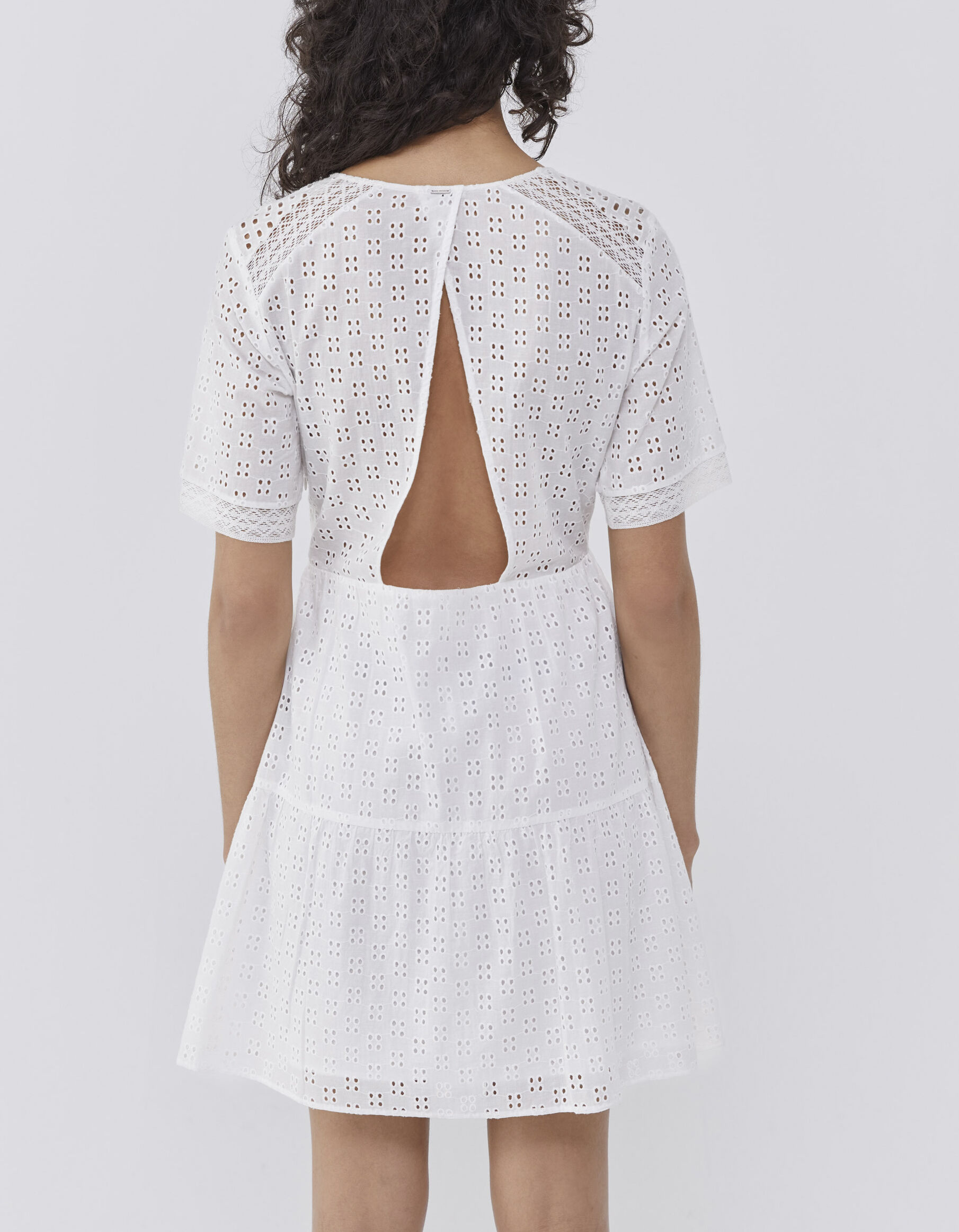 Robe blanc cass broderie anglaise femme