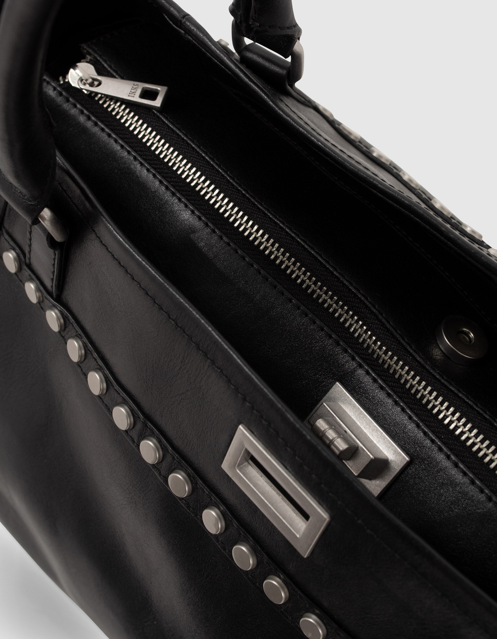 Sac outlet ikks artist
