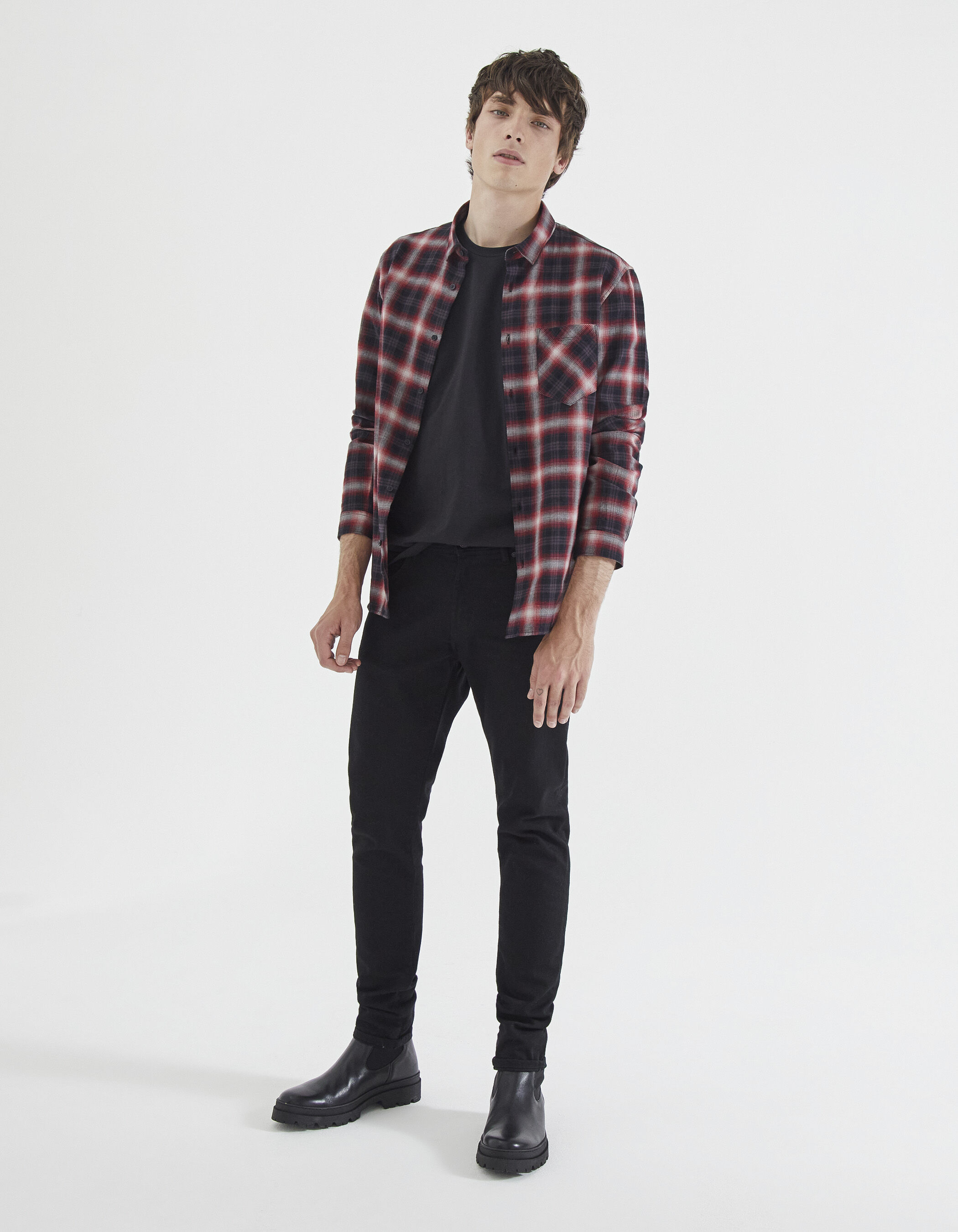 Chico sales con camisa