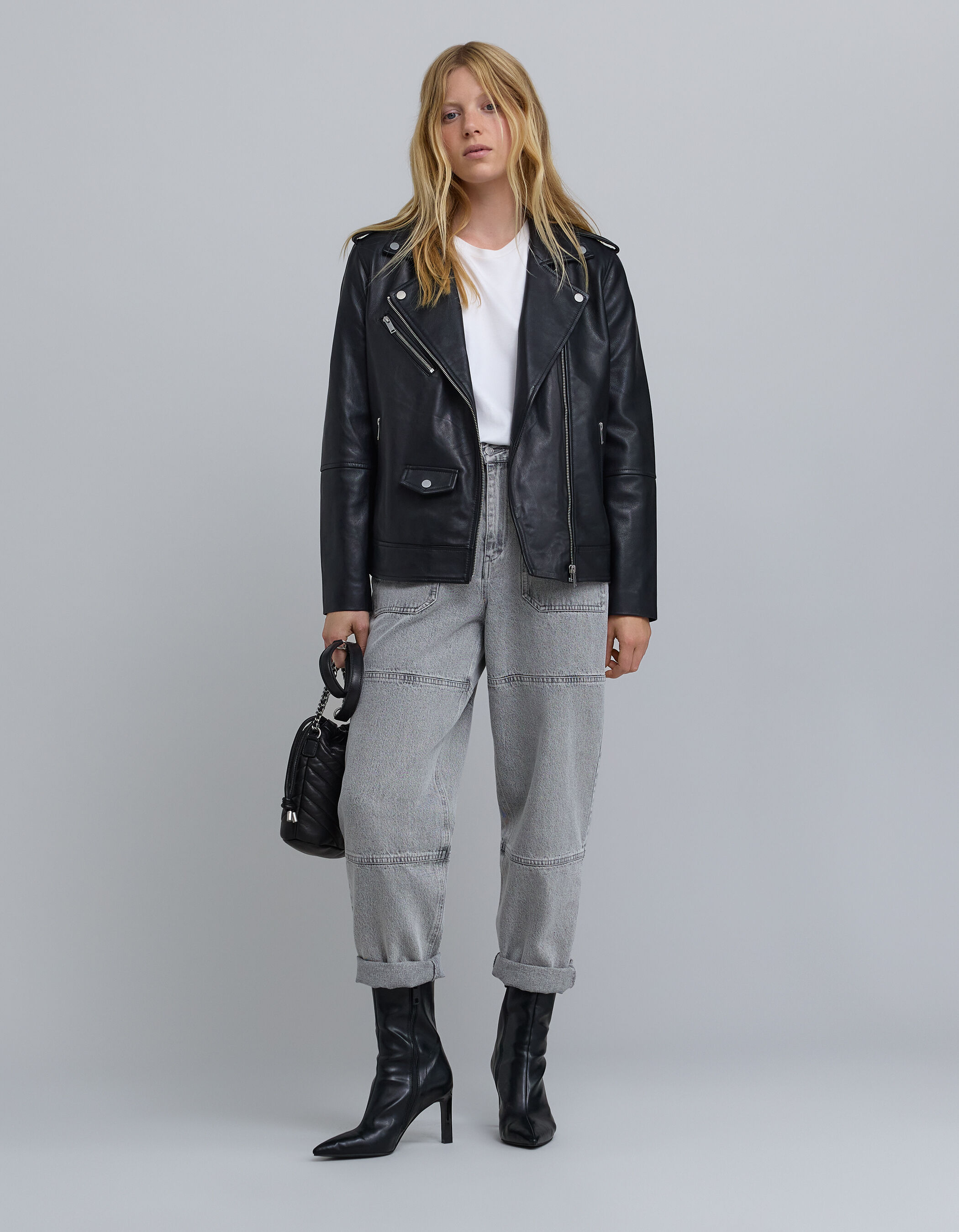 Cazadora biker de cuero negro de longitud media para mujer IKKS