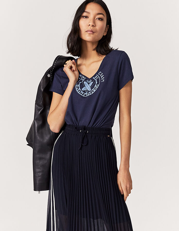 Tee-shirt en coton bio bleu marine visuel badge femme-1