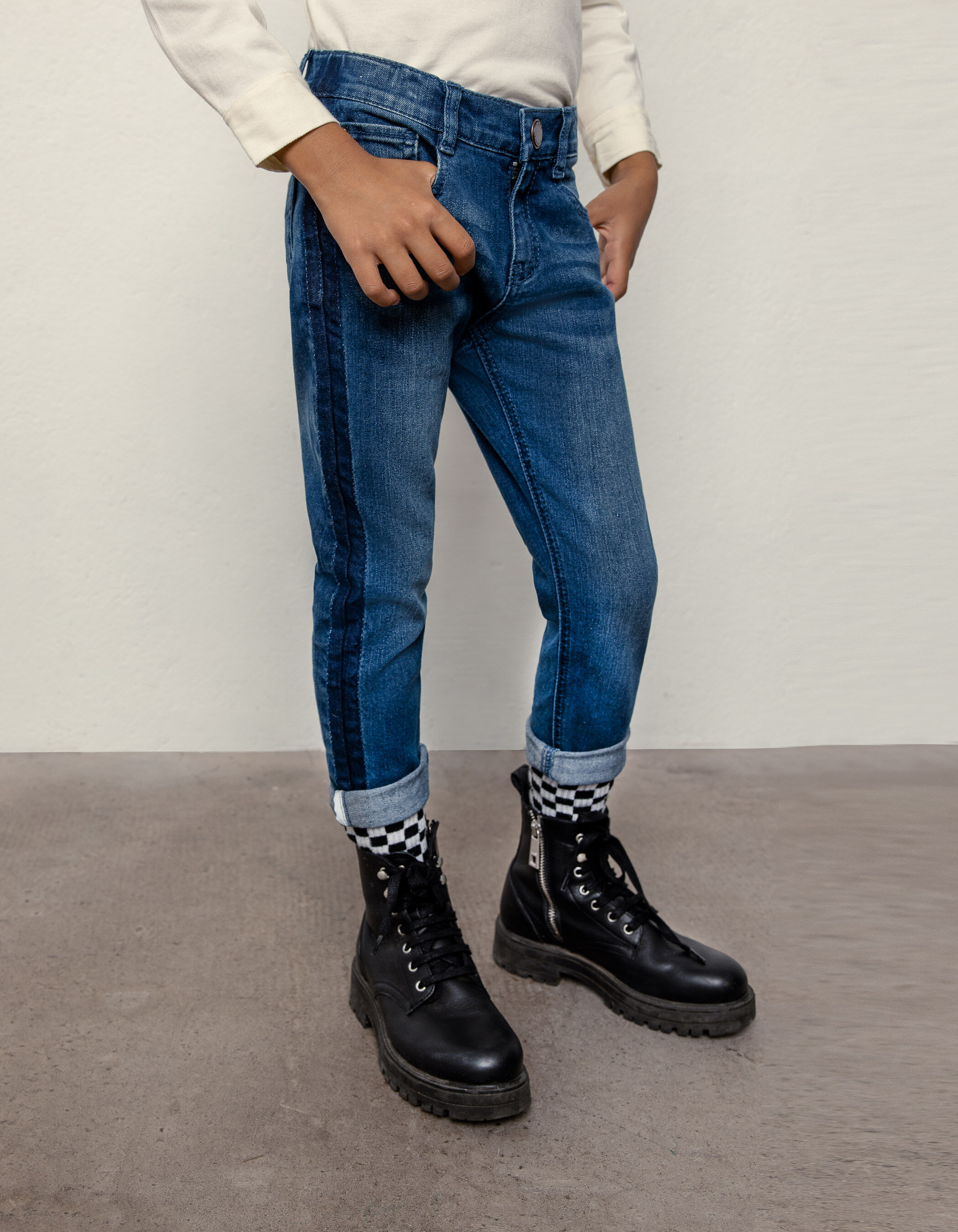 Boy jeans with lines 2025