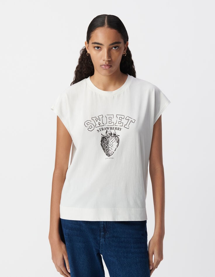 White short-sleeved T-shirt, strawberry image-2 White short-sleeved T-shirt, strawberry image-2