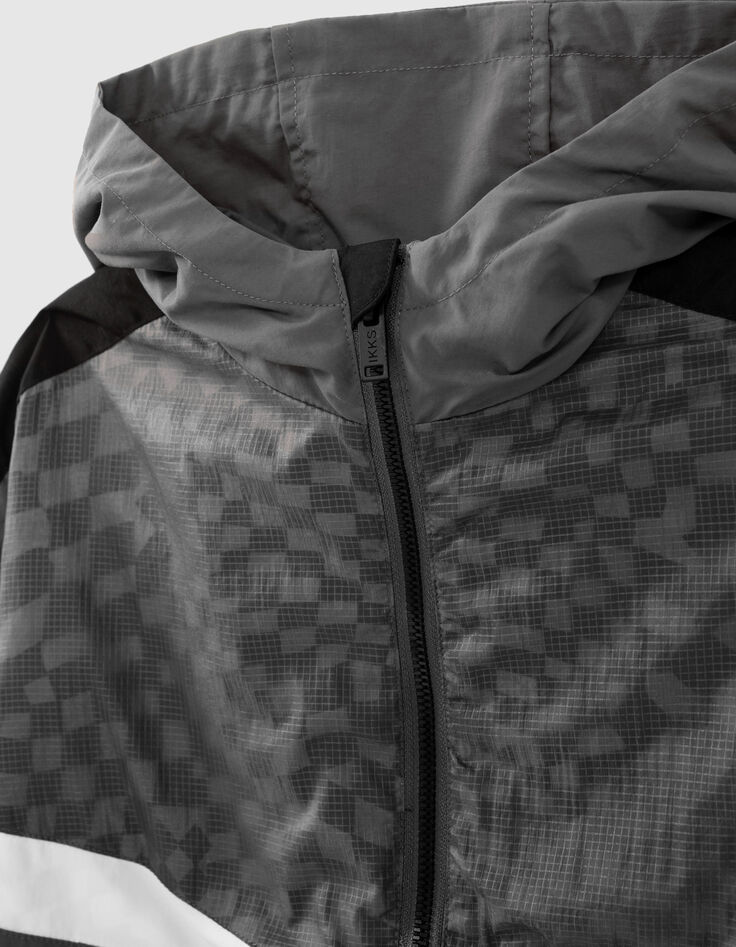 Grauer Jungenwindbreaker mit Zielflaggenmotiv am Futter-4