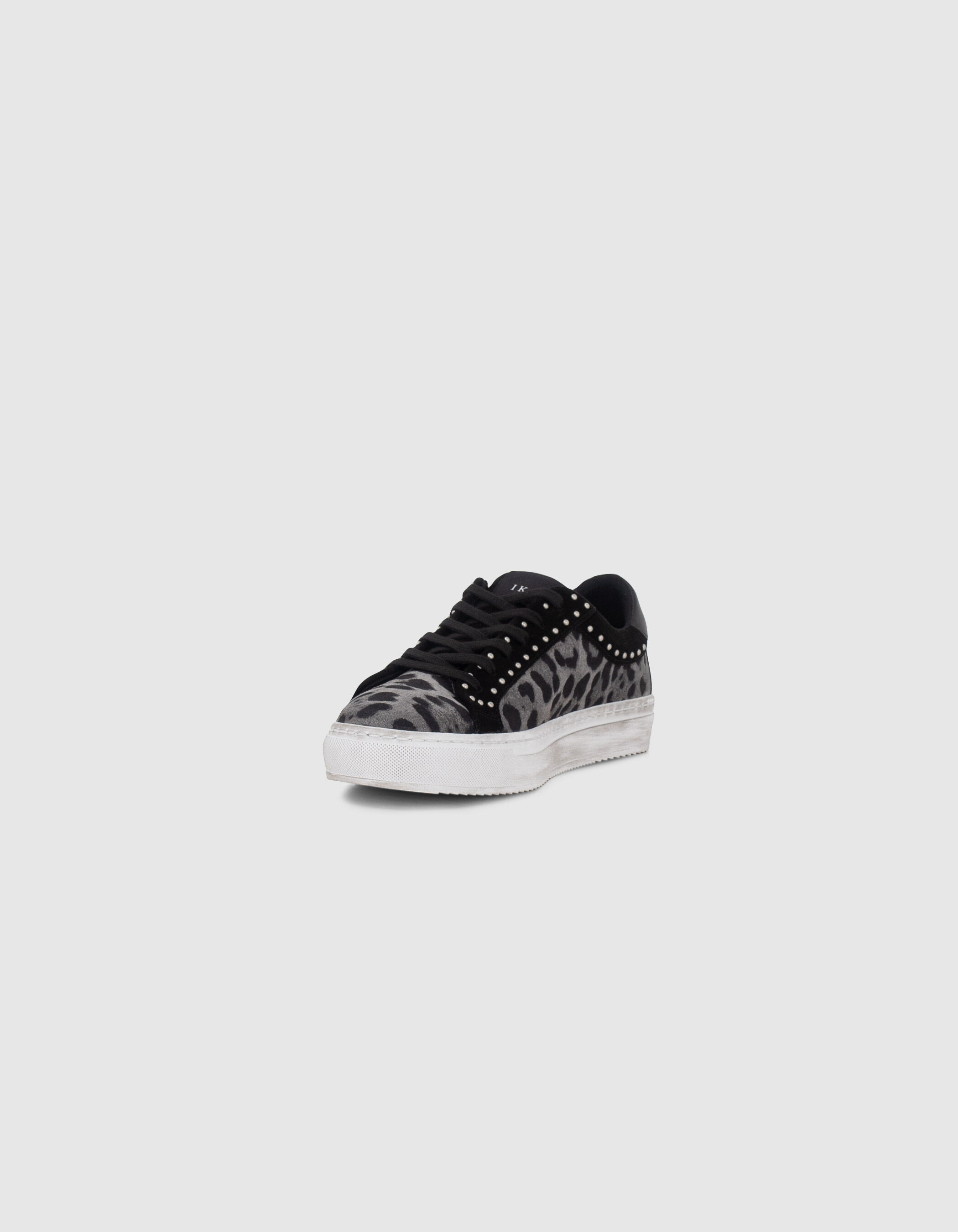 Sneakers noires cuir velours motif l opard et clous Femme