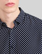 Camisa SLIM azul marino LENZING™ ECOVERO™ lunares hombre-4