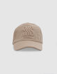 Beige pet met geborduurd monogram, meisje-2