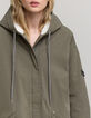 Parka de mujer caqui con forro de chevron badge-5