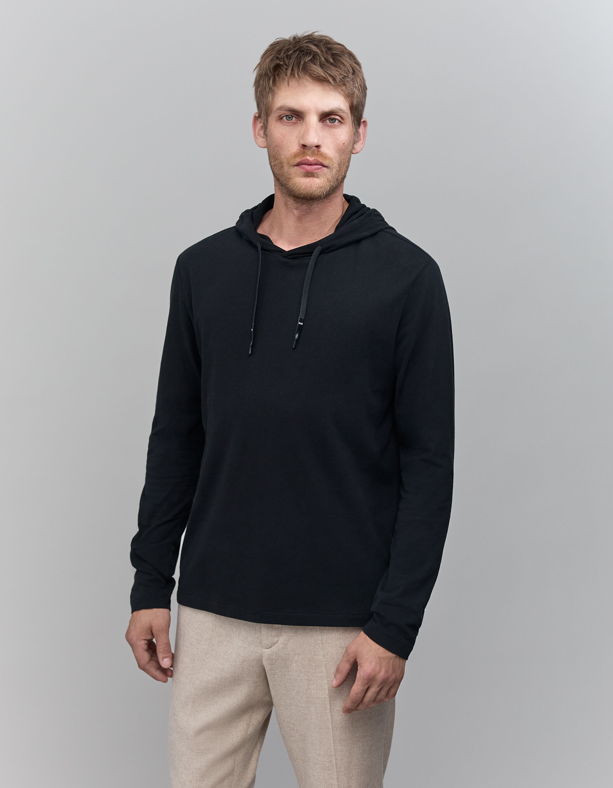 Tee shirt homme capuche hotsell