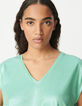 Tee-shirt col V vert maille irisée Femme-4