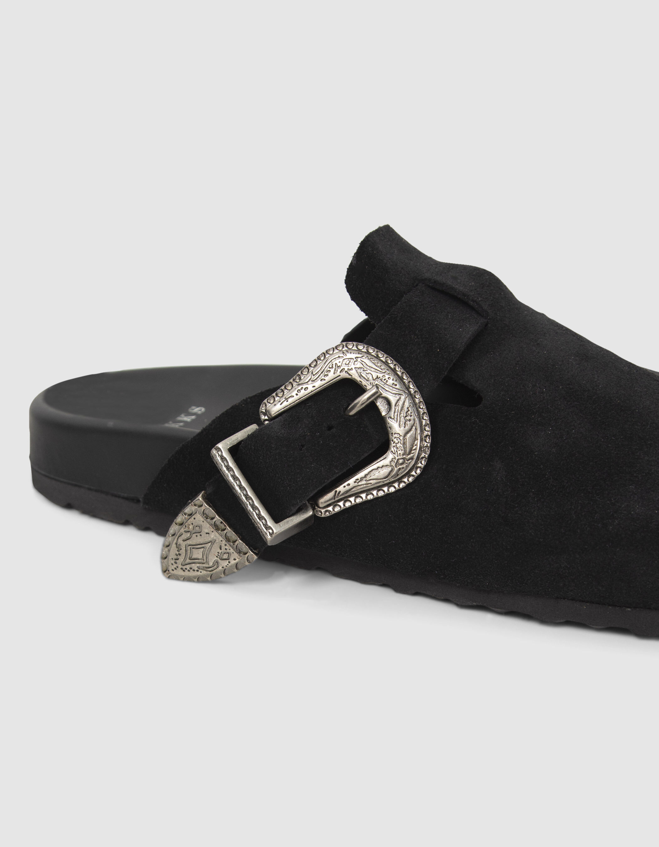 Zuecos con deals hebilla