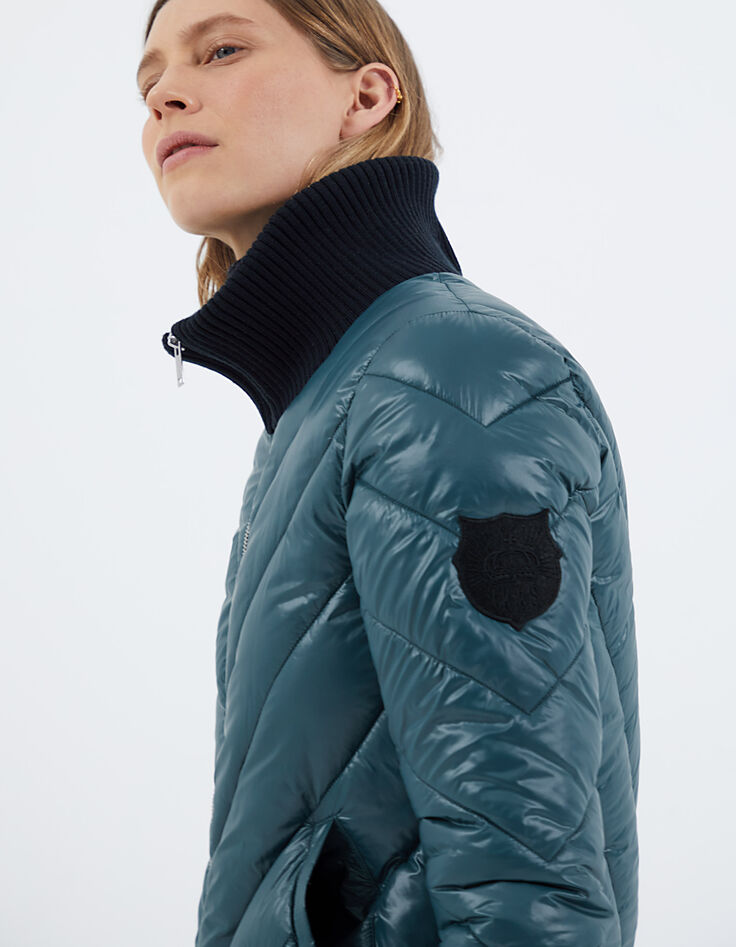 Kurze Damensteppjacke mit hohem Kragen-5