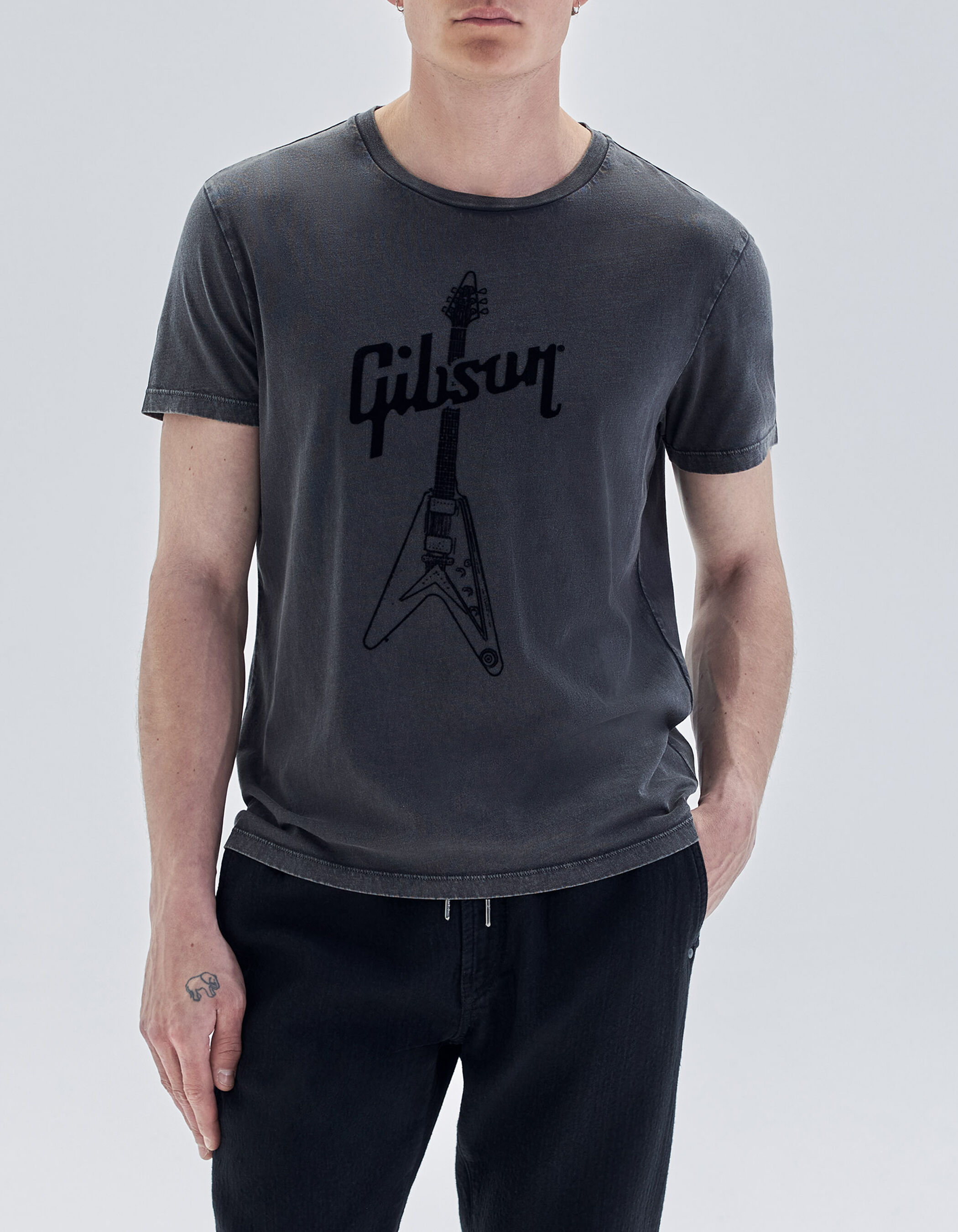 Men s grey GIBSON electric guitar image t shirt IKKS