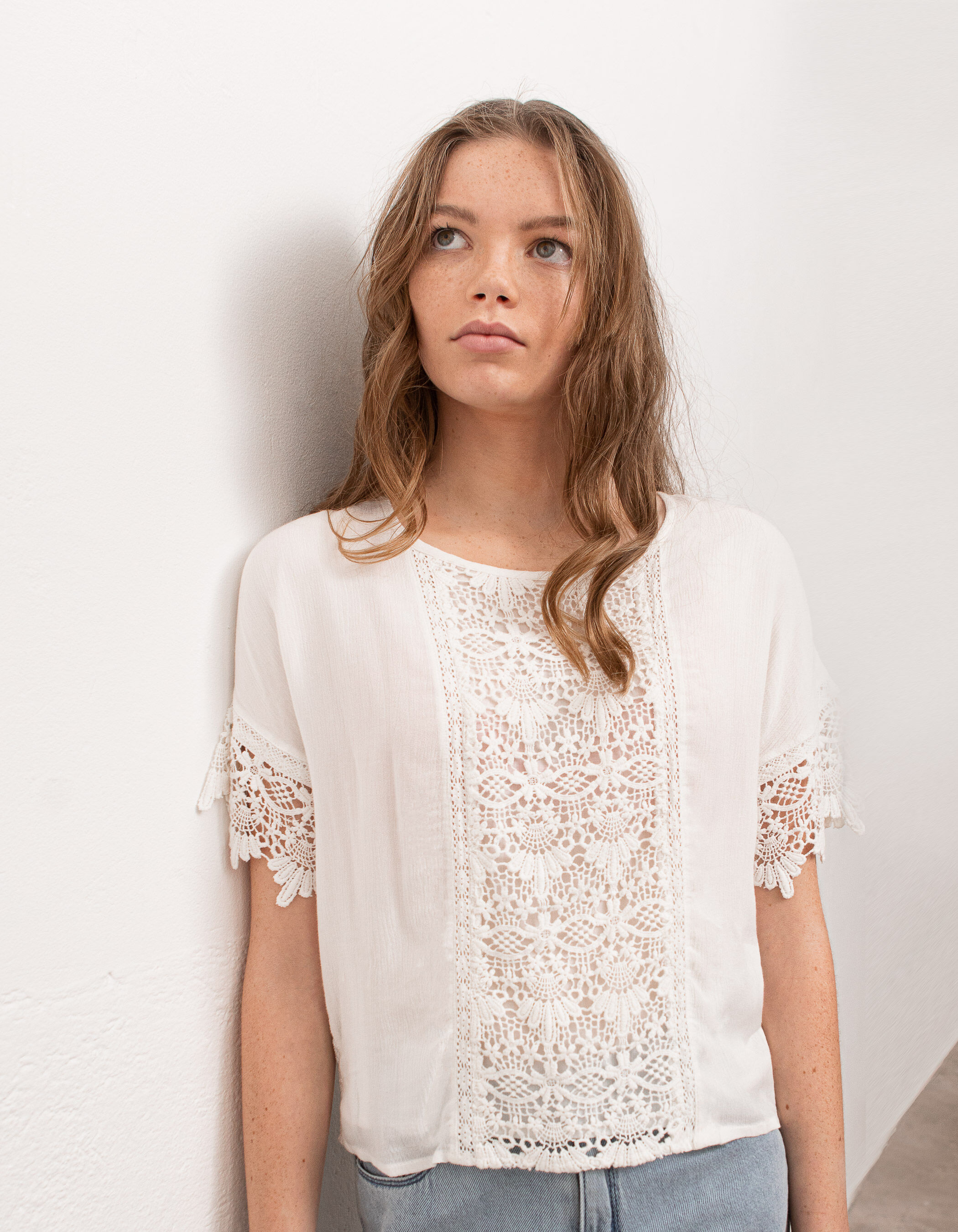 Blouse blanc cass avec dentelle fille