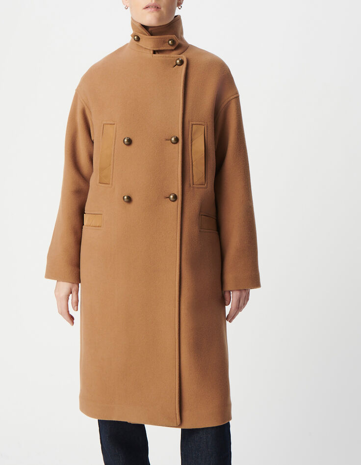 Chaquet&oacute;n largo de mujer en camel con detalles de nailon pespunteado-2