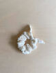 Honingkleurige scrunchie in biokatoengaas GABRIELLE PARIS-1