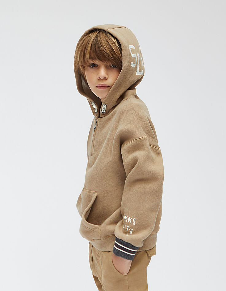 Sudadera color arena capucha y cuello cremallera niño -1