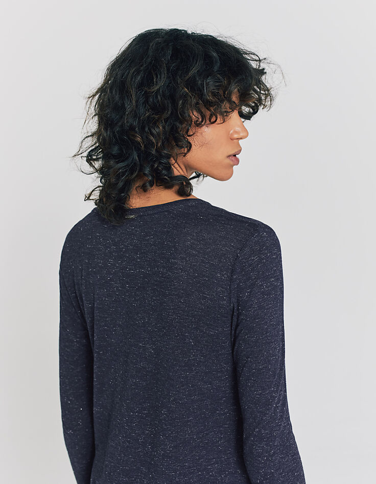 Marineblaues Damen-T-Shirt mit Totenkopf und Perlen-3