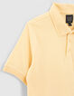 Polo amarillo medio letras bordadas espalda niño -2