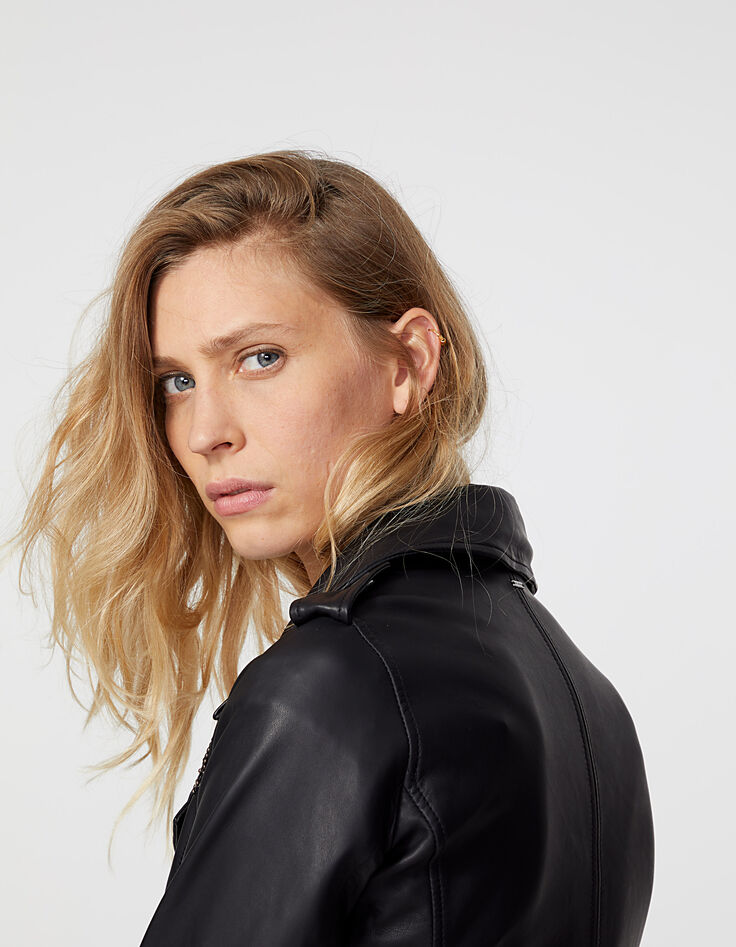 Schwarze Lederjacke mit Nietendetails-5