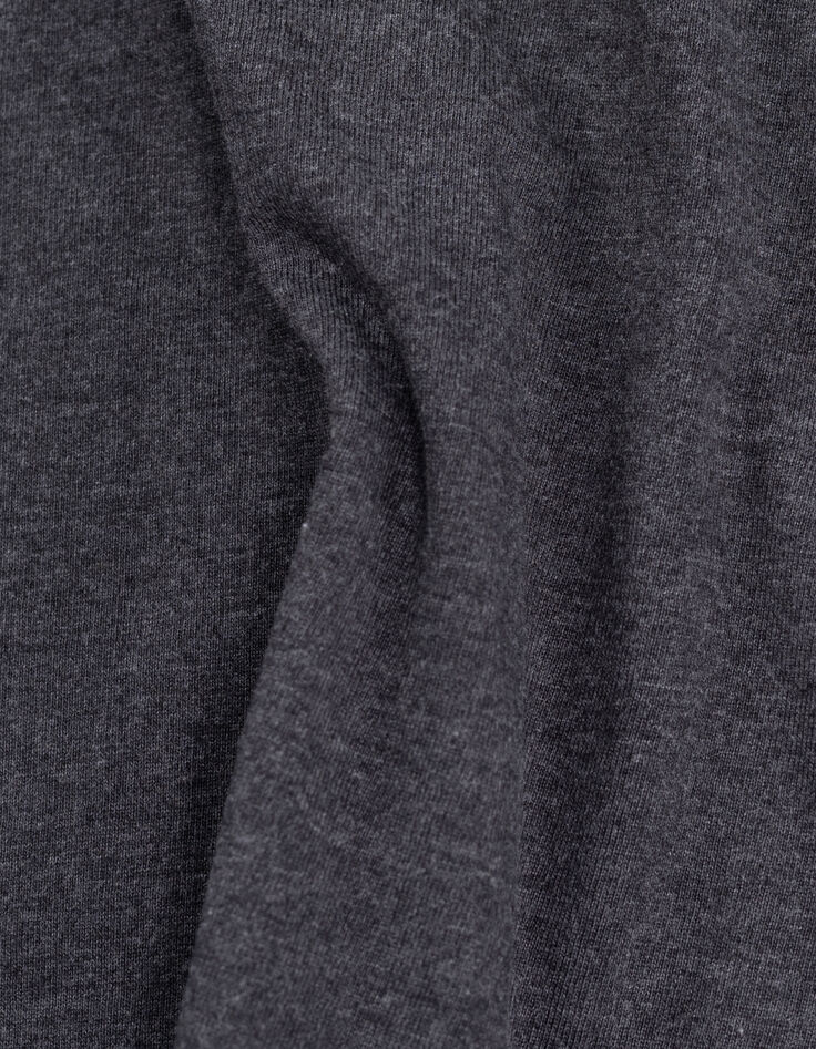 Grey t-shirt with pocket and gum message on boy's back-8