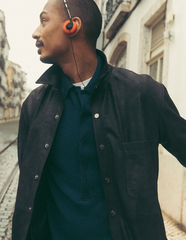 Sobrecamisa de cuero marr&oacute;n con capucha desmontable Hombre-1