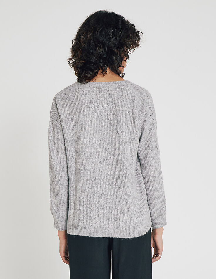Pull gris col bateau en maille détails bijoux manches femme-3