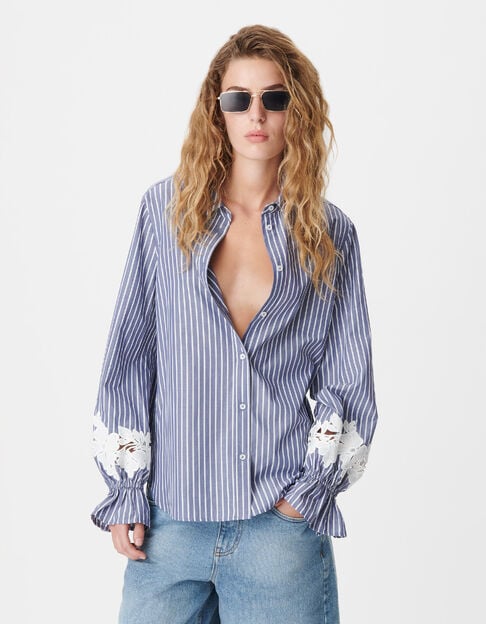 Blauw gestreept damesshirt met geborduurde bloemendetails - IKKS