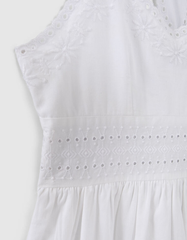 Langes, weißes Mädchenkleid mit englischer Stickerei-4