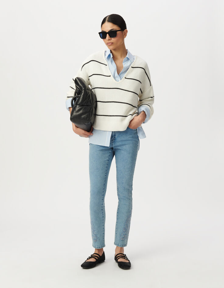 Blaue Slim-Damenjeans hoher Bund 7/8.-Dekor Stick-1 Blaue Slim-Damenjeans hoher Bund 7/8.-Dekor Stick-1
