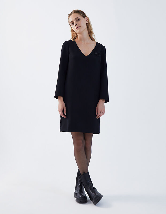 Vestido recto negro de crepé con escudo y cuentas mujer-1