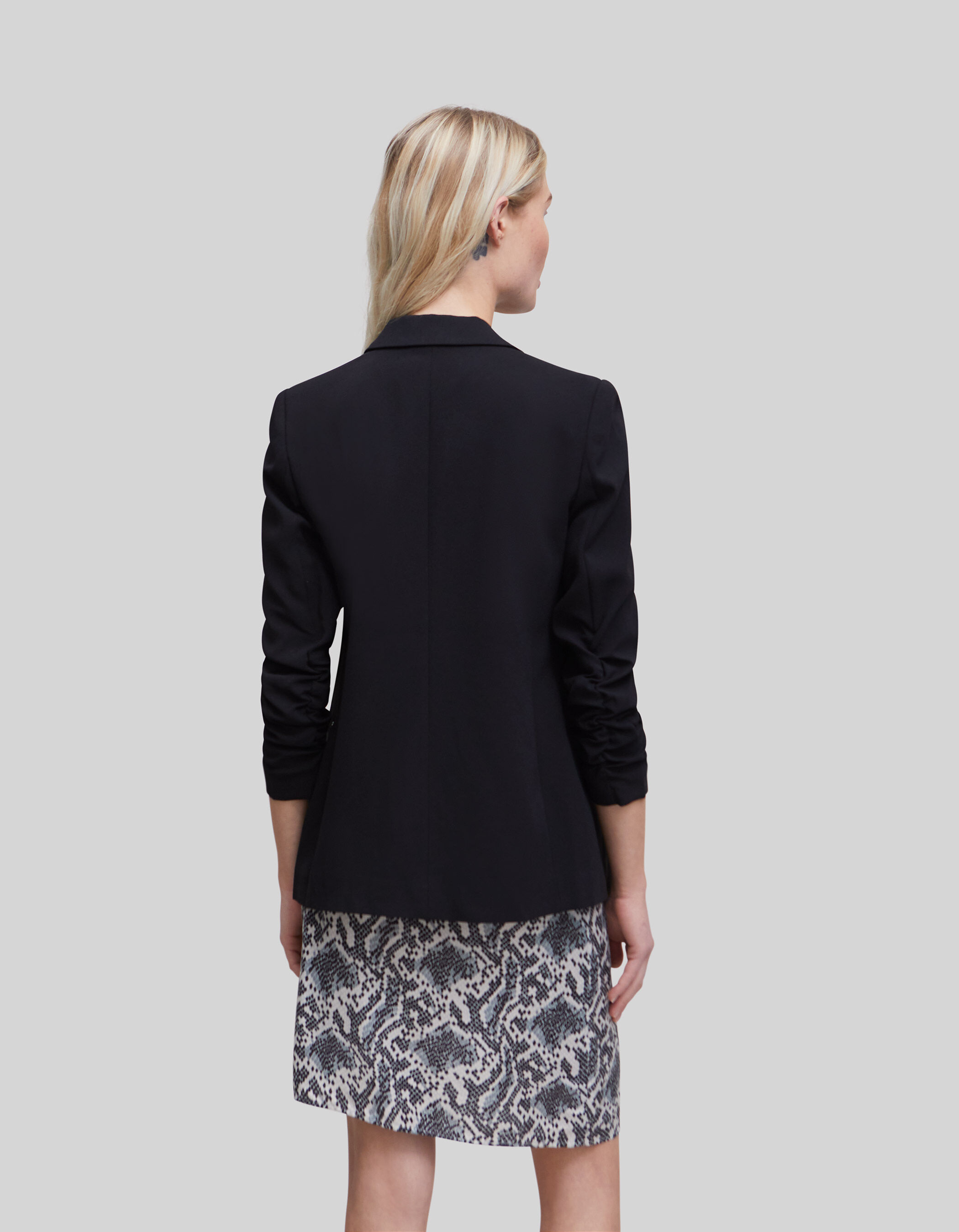 Veste tailleur en cr pe coloris noir femme