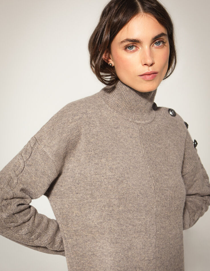 Pull en laine coloris sable boutons épaules femme-1