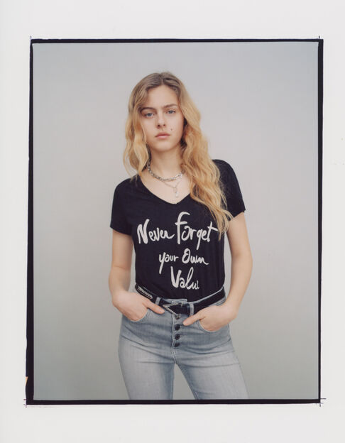 Camiseta negra de algodón flameado bio mensaje visual mujer