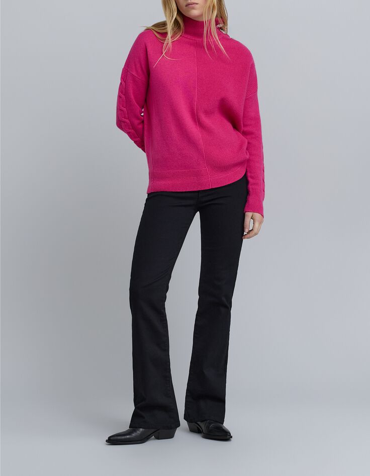 Roze gebreide damestrui knoopjes juwelen op de schouder-1 Roze gebreide damestrui knoopjes juwelen op de schouder-1