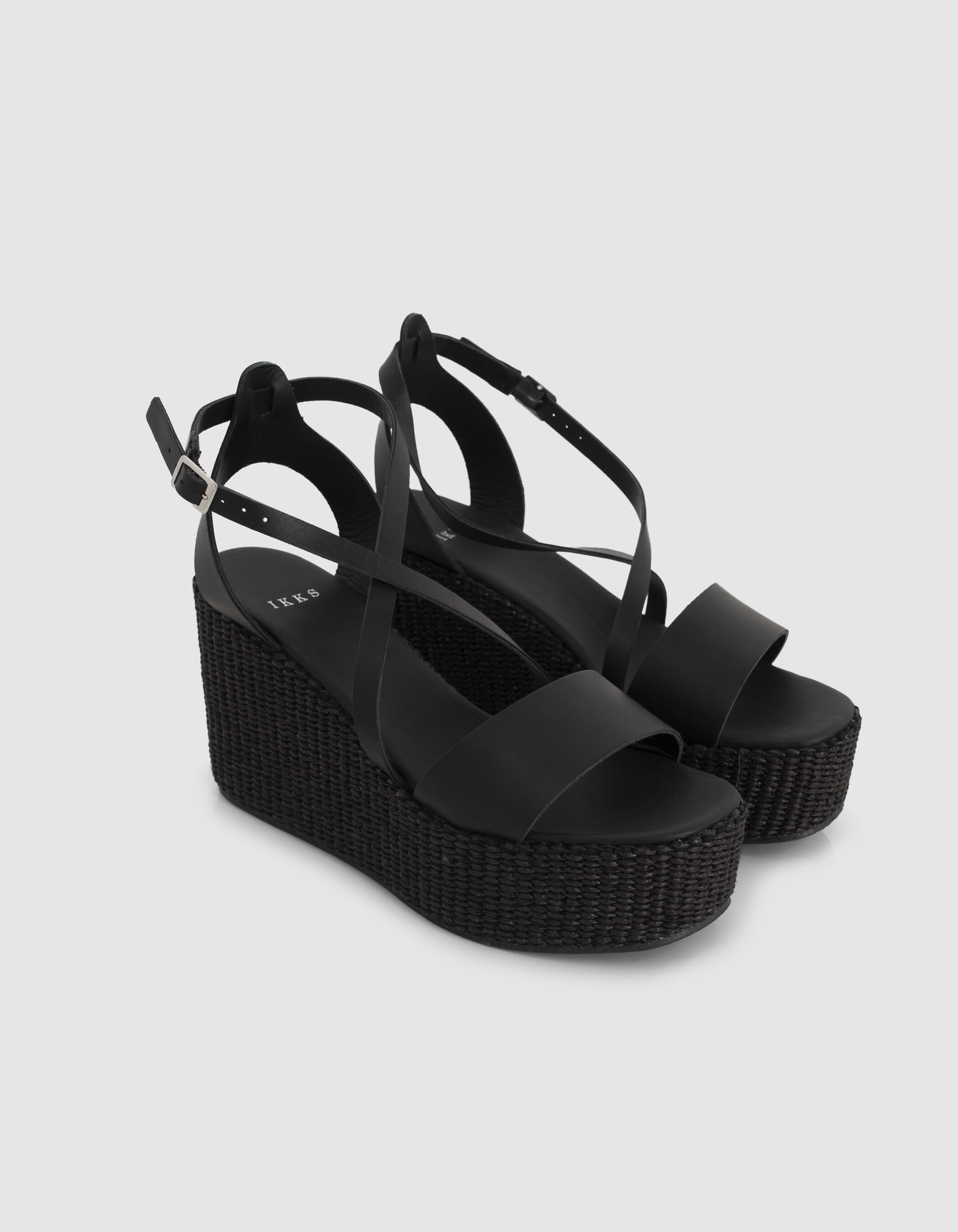 Sandales compens es cuir noir et talon raphia Femme