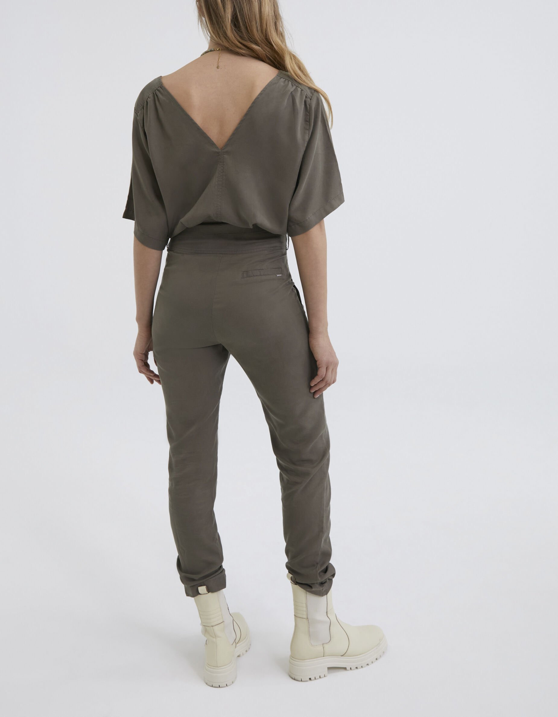 Mono best sale caqui mujer