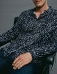 Chemise REGULAR marine LENZING™ ECOVERO™ imprimé graffiti Homme-1
