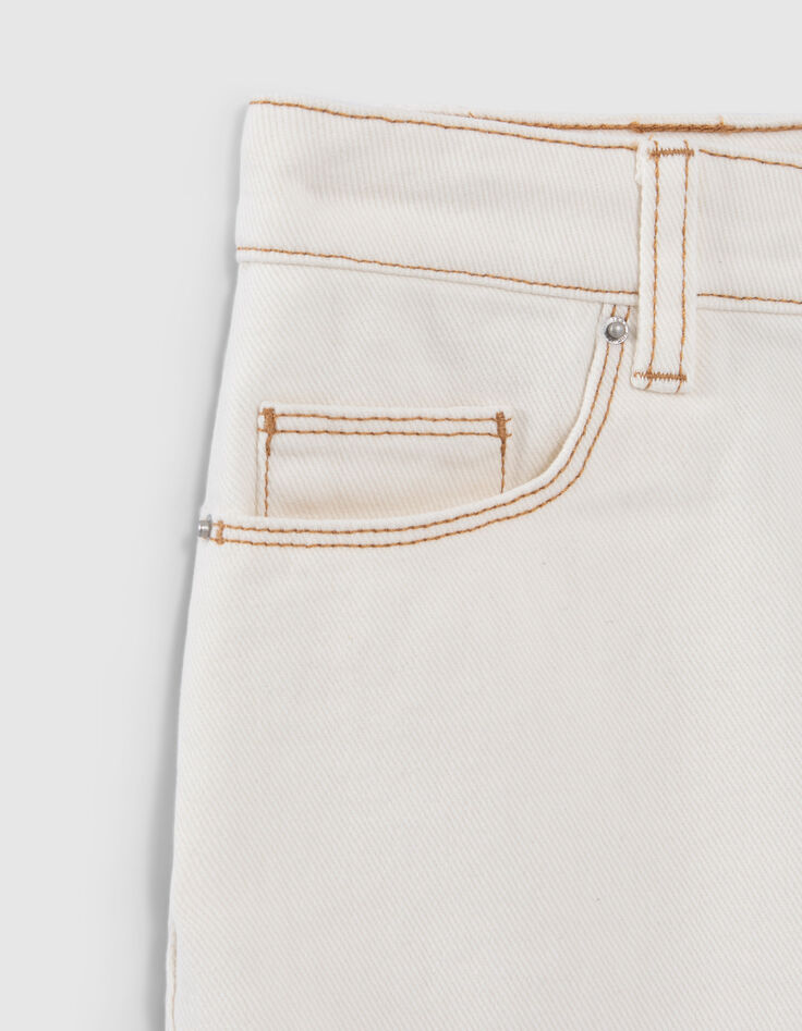 Weiße MOM-Mädchenjeans aus Upcycling-Stoff mit Fransen-4