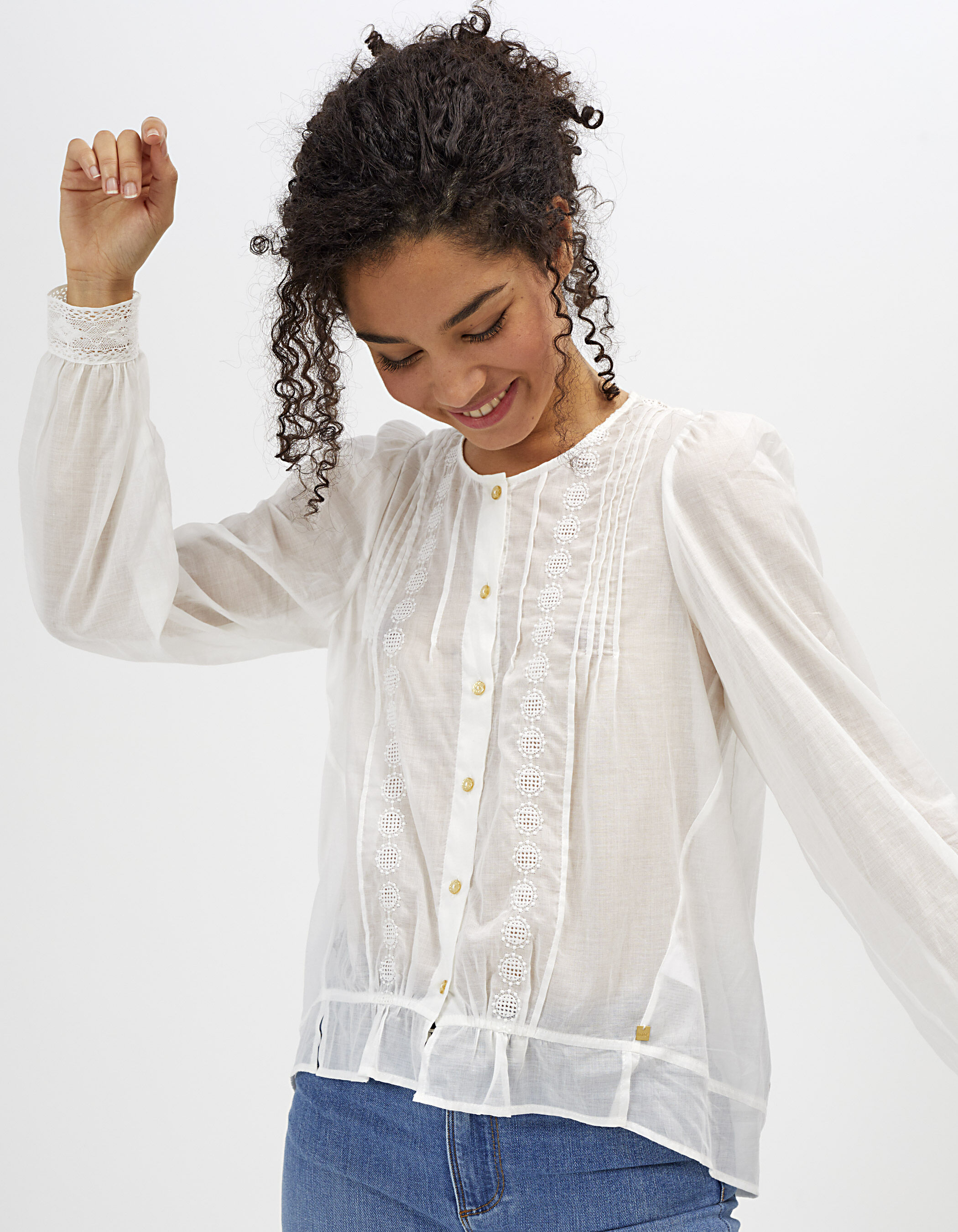 Blusa store bordada blanca