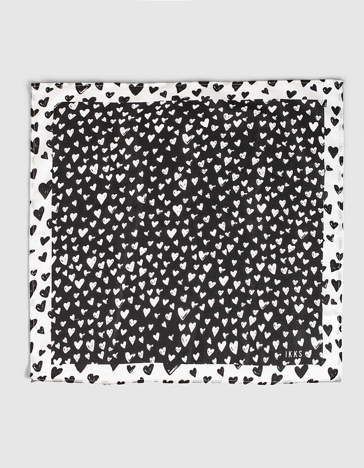Fular cuadrado blanco y negro con corazones ni&ntilde;a-2