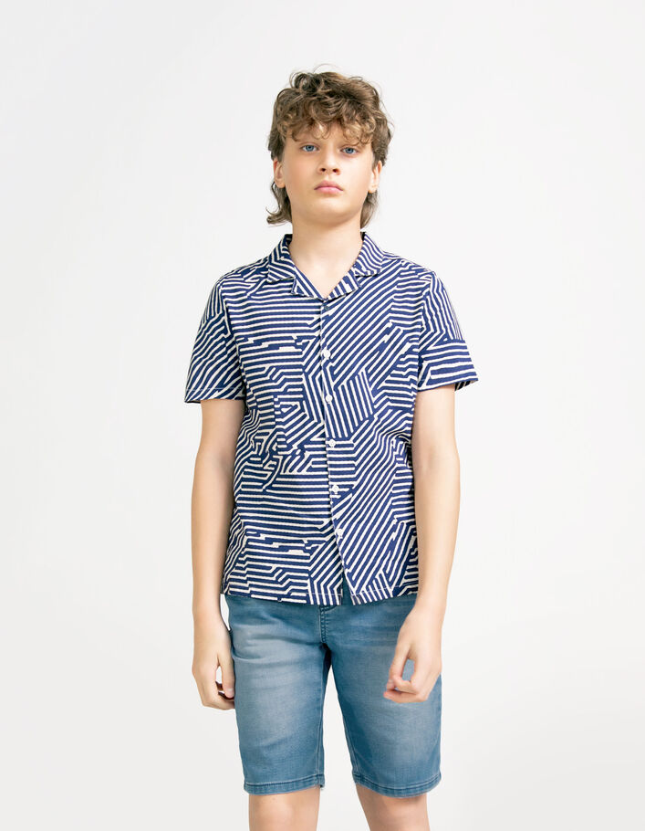 Marineblaues Jungenhemd mit grafischem Streifenprint - IKKS