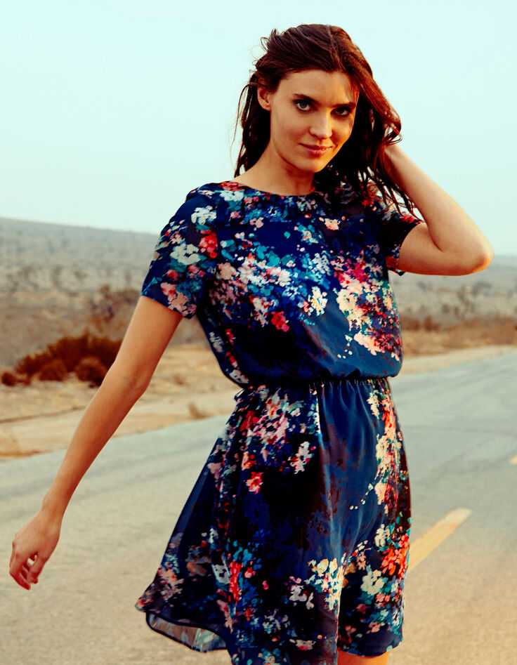 Vestido recto cuello de pico de gasa estampado floral-1
