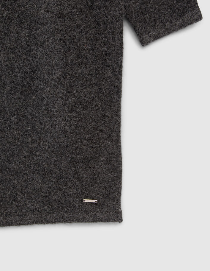 Graues Mädchenstrickkleid mit Fischgrätenstickerei-4
