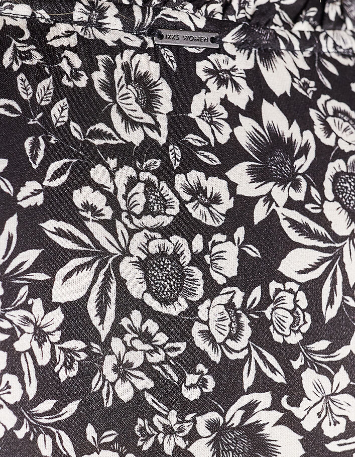 Babydoll-Damenkleid mit schwarzen und weißen Blumen-4