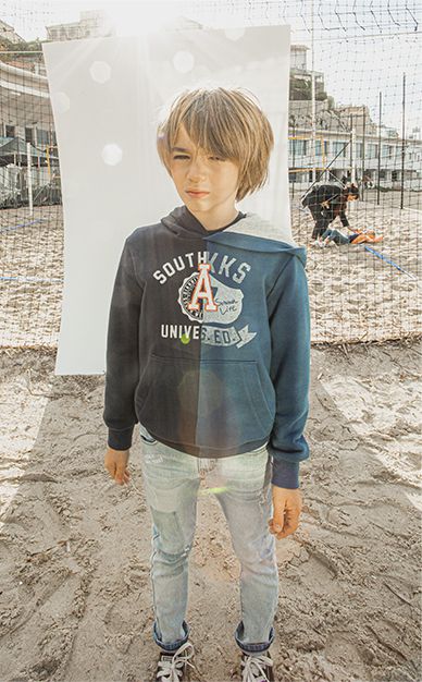 Marineblauwe sweater met kap geflockt ikks kid boy